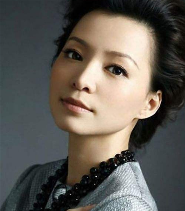 密春雷:早年出身贫困,现在变成富豪身价60亿,娶央视女神为妻