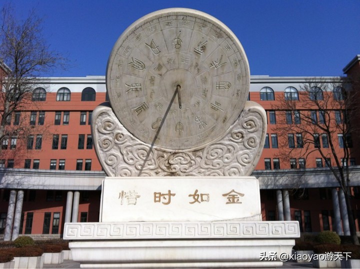 大学校园里最独特的风景——日晷