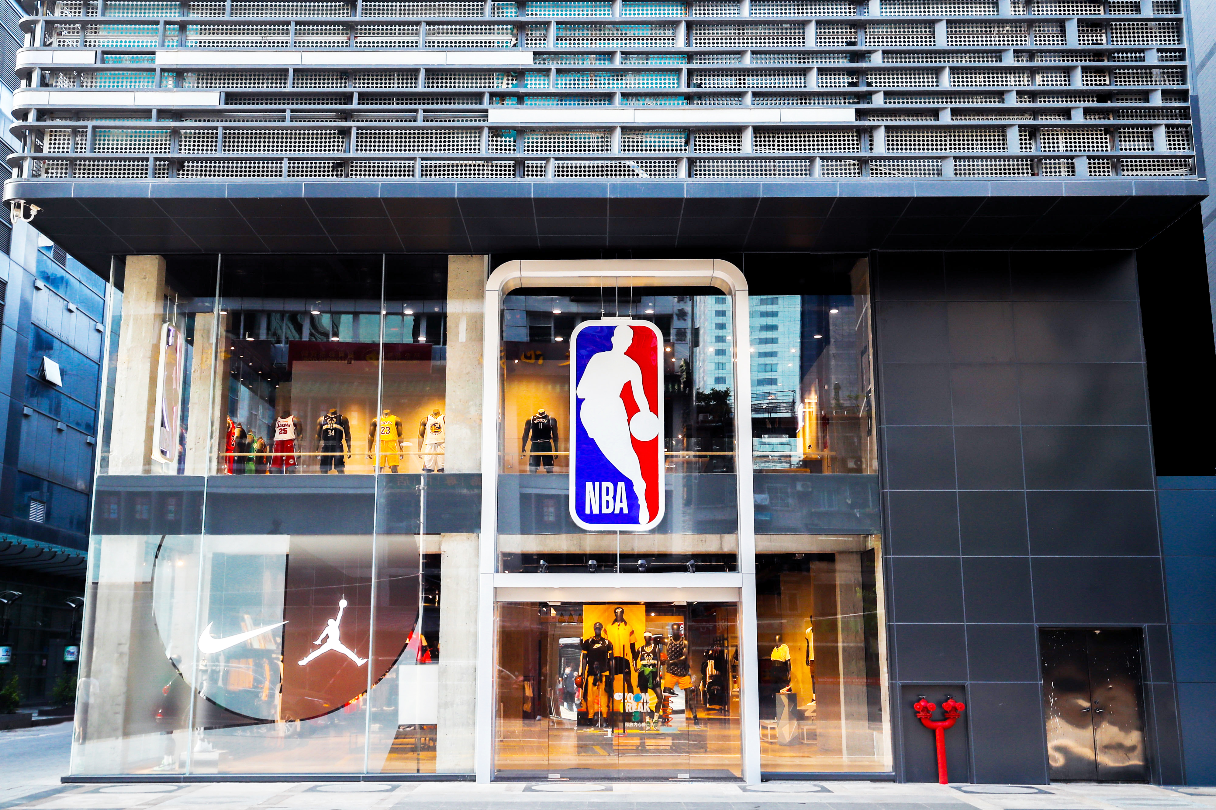 nba官方旗舰店有哪些(全球最大NBA旗舰店在广州揭幕)