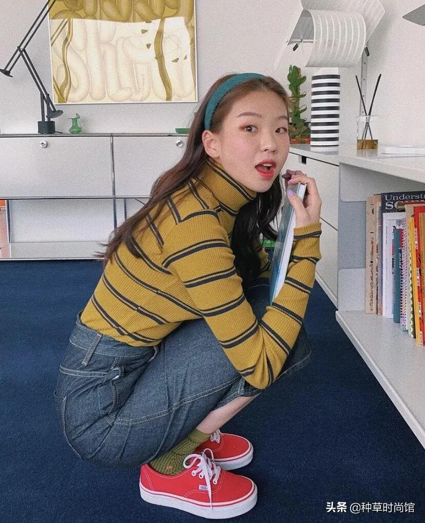 还在穿一身黑吗？这6套秋冬保暖穿搭，太撩人