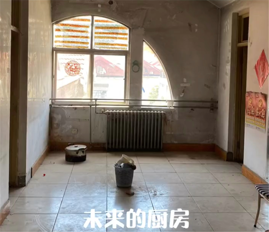 姑娘低价买下80㎡“老破小”阁楼，改造成温馨小家，前房主：后悔