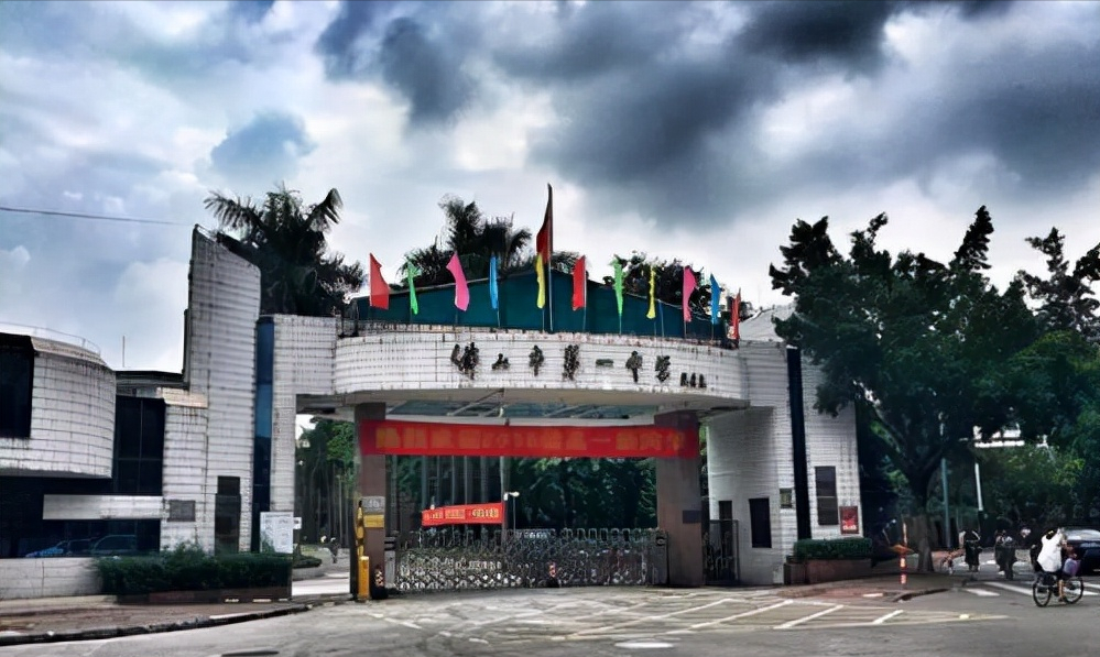 广东“最牛的”4所高中，被誉为“名校收割机”，深圳中学成赢家