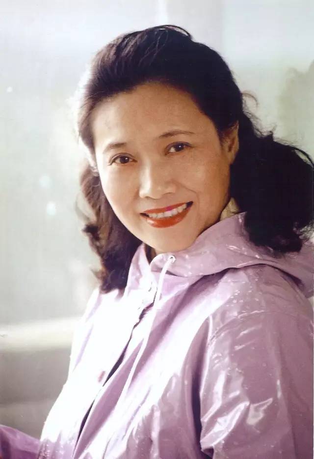 “歌唱家”朱逢博：丈夫死后不愿下葬遗体，痴情守候骨灰14年