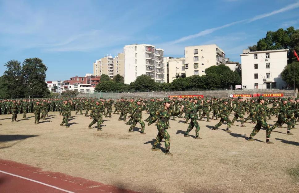 福建师范大学福清分校举行2020级学生军训会操表演暨总结表彰大会