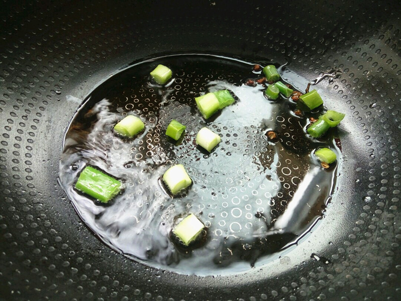 天冷，一锅热乎乎的白菜炖粉条可以安排了，暖胃还美味