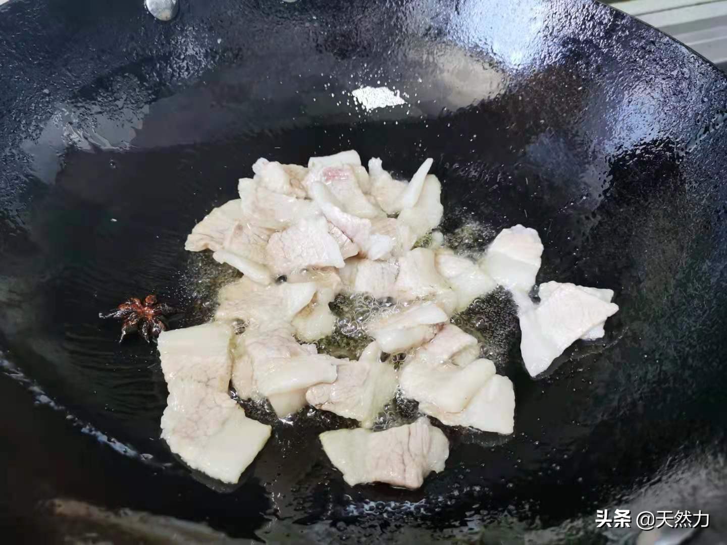 白菜猪肉炒粉条，酒店的做法，家常的味道，简直太美味了