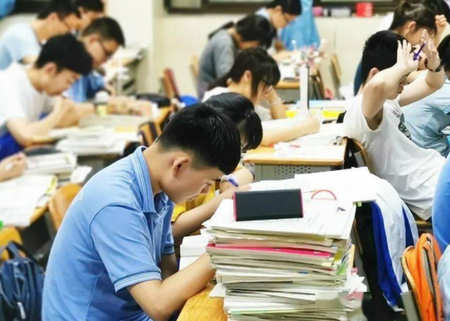 2022年高考新政策：录取规则重大调整，考生需关注最新动态