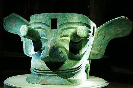 三星堆挖掘灵异事件：没有挖出手机，却发现了神奇的符号