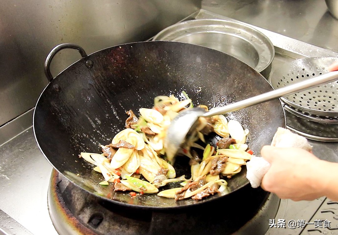 葱爆牛肉做法（葱爆牛肉这样做才能葱香肉嫩）