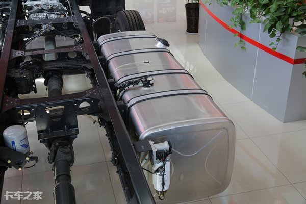 潍柴460马力，柳汽乘龙H7 8x4载货车报价31.2万，合你胃口吗？