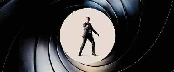我看了一部007，但又没完全看