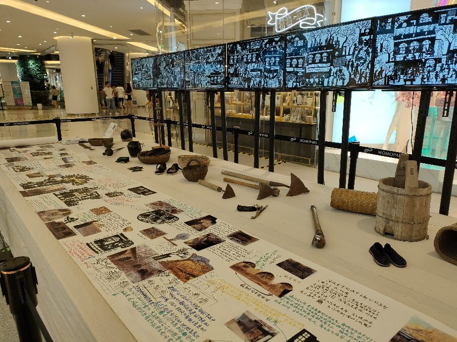 在大商场里看艺术展览是一种什么样的体验？