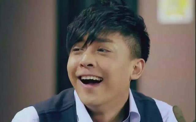 李佳航吐槽：为益达打十年的广告没拿过一分钱，益达官方回复亮了