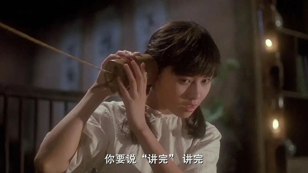 1988年,《僵尸叔叔》李丽珍双马尾辫,憨憨小女孩拿着自制电话不要太