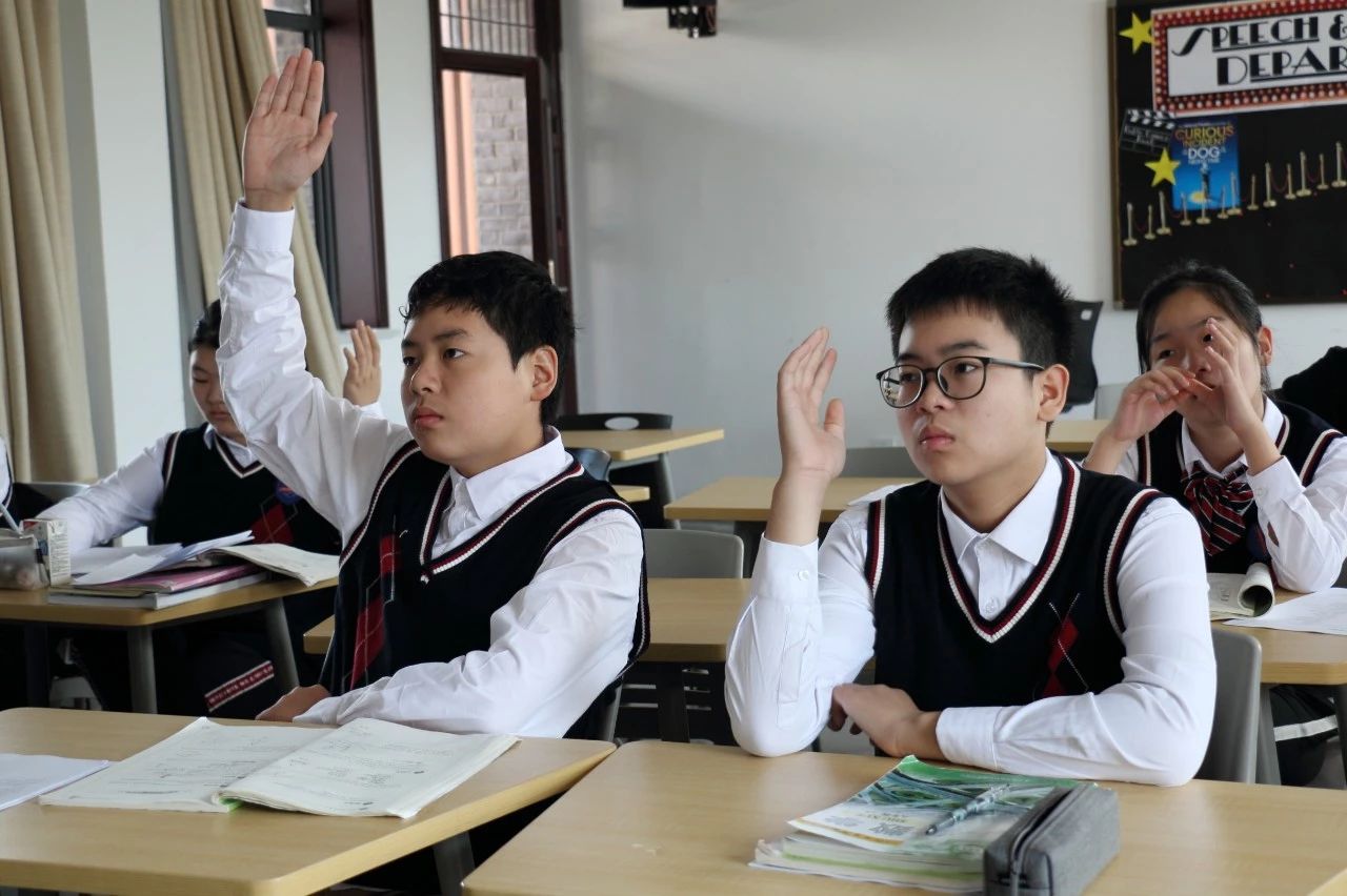 民办学校“涨声”不断，家长坐不住了，“天价学费”谁来买单？