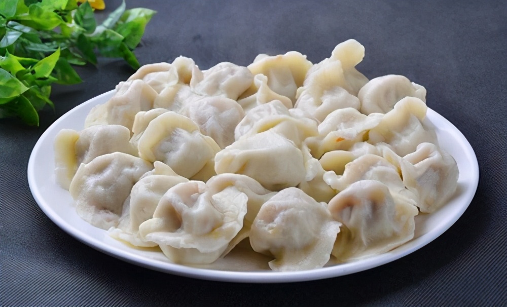 韭菜饺子馅怎么调好吃（教你正确的调馅用料和比例）