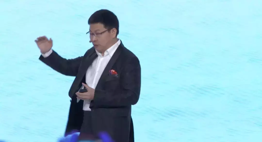 摄影怪物!华为P30系列发布:4000万像素+50倍变焦,这回真沸腾了