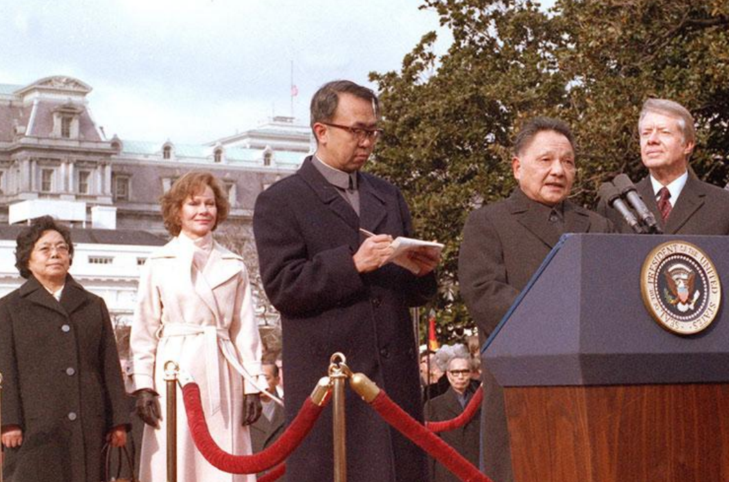 1979年，美国72岁妇女找到邓小平，交出42年前主席写给他的亲笔信