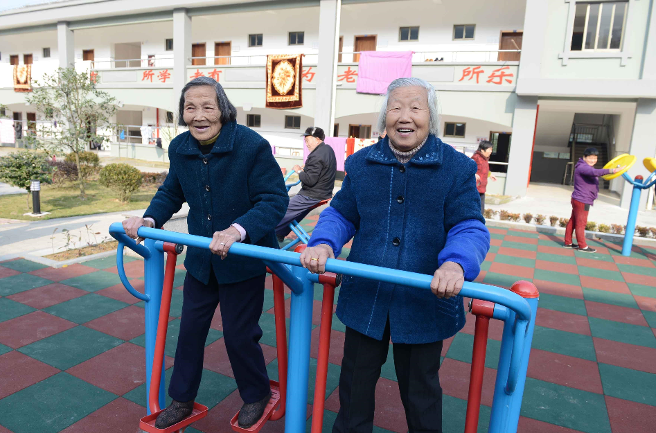 女人50岁后，总觉得下肢无力，走路特别累？这4点或是罪魁祸首