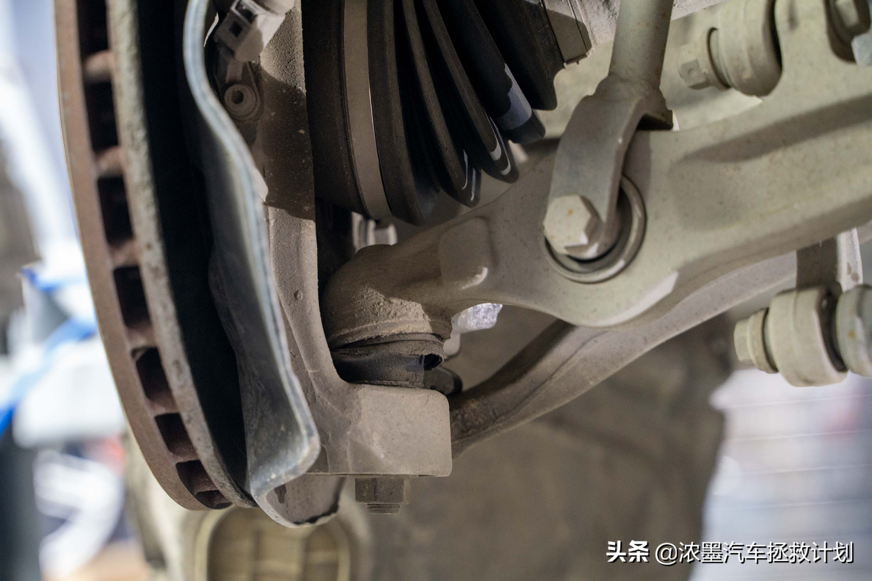 「迟暮英雄」整修一台十多年前的奥迪A6发动机，治理烧油烧水