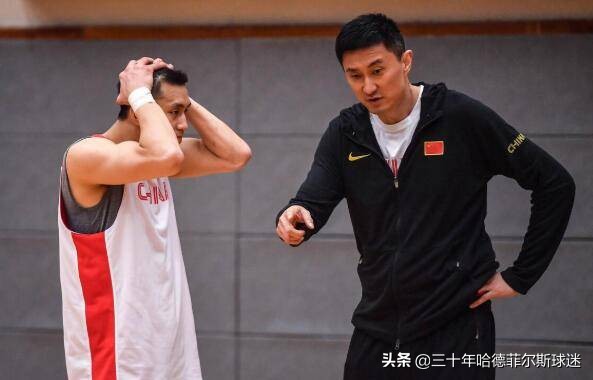 易建联进nba为什么退了(终于明白为什么易建联退出男篮国家队，看完分析，豁然开朗)