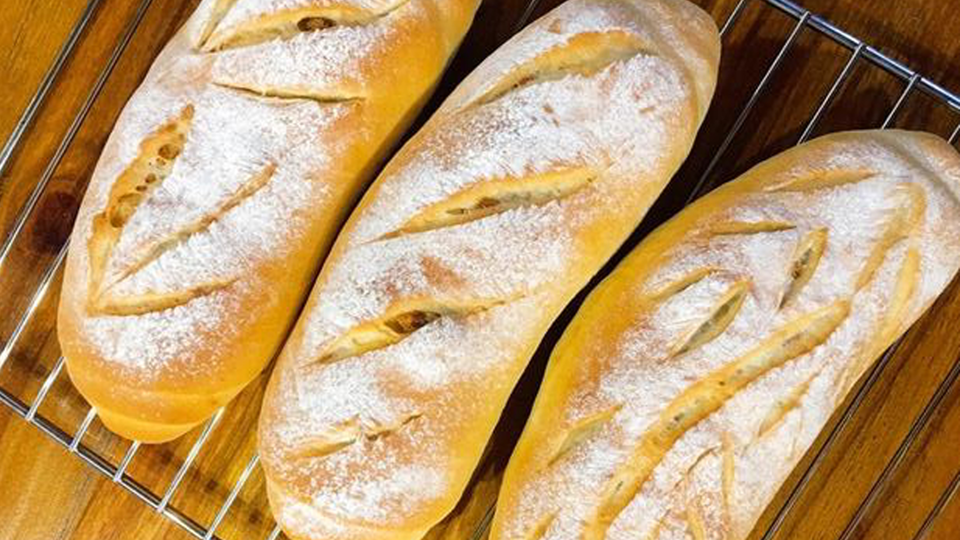 烤面包的家常做法，外酥里软，金黄美味，干净无添加，健康美味
