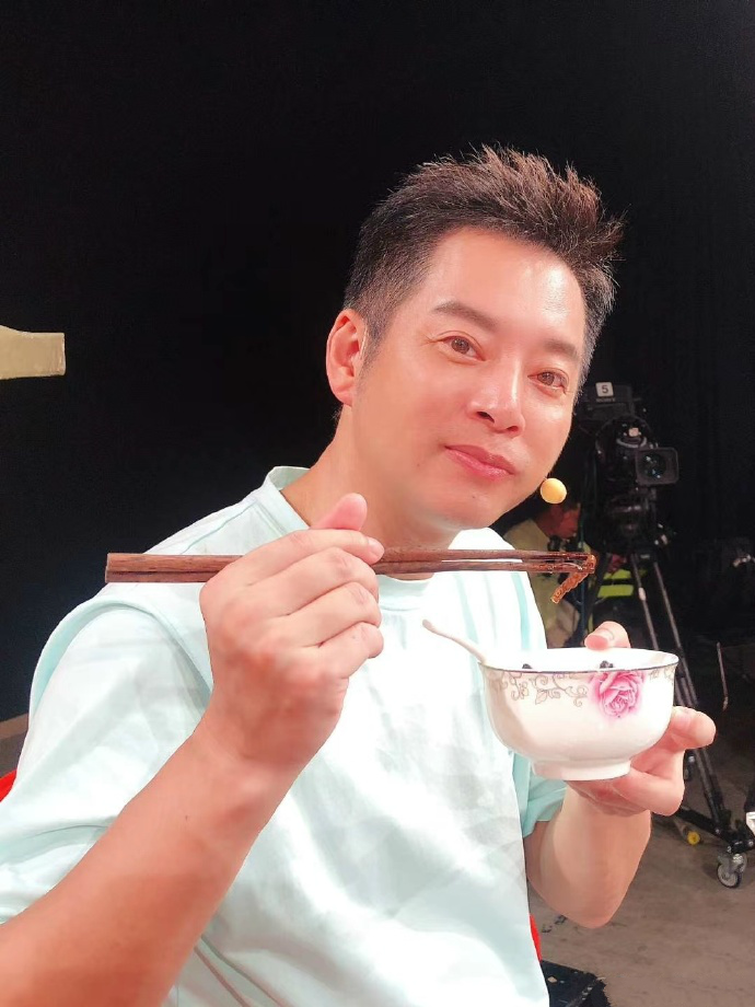 10位過氣主持人，做婚禮司儀，與妻子離婚，得重病，各有各的心酸