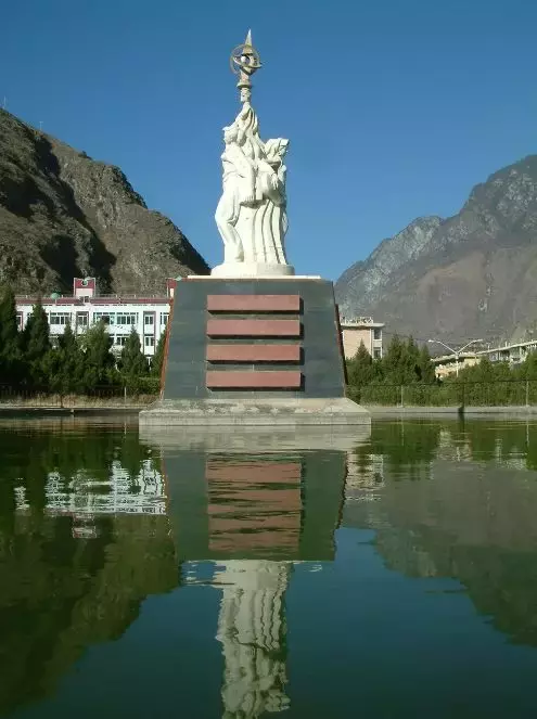 四川民族学院落户泸定！而我们却把青春留给了姑咱的风和大渡河！