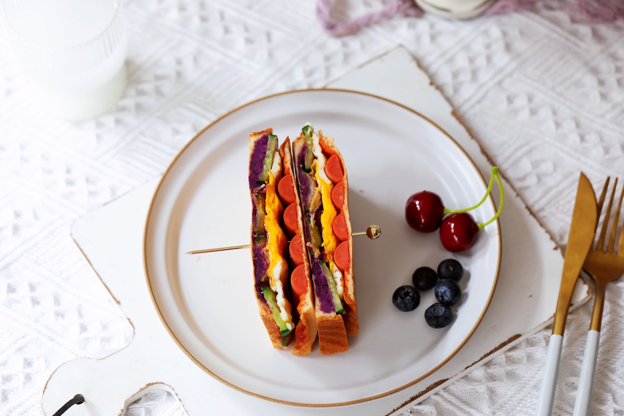 早餐不糊弄，紫薯鸡蛋三明治，营养丰富味道赞