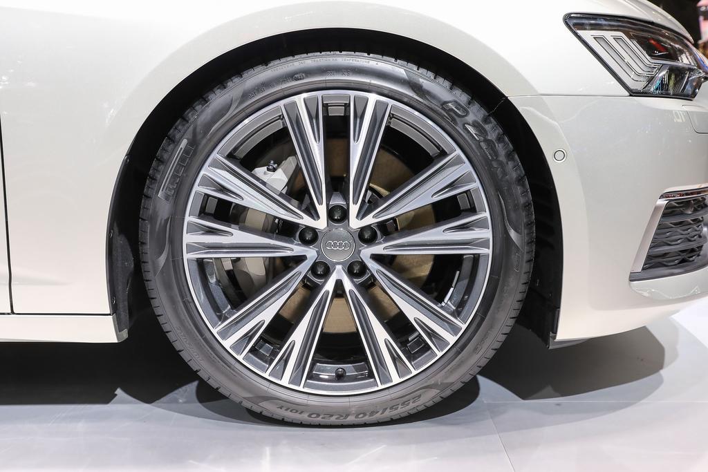 奥迪A6L 55TFSI——拒绝油腻，中大型行政轿车应该有的样子它都有