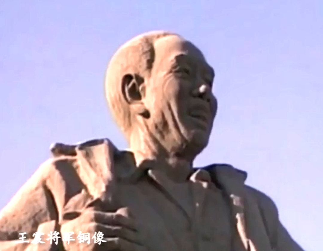 17位老人在宾馆地毯上睡了一夜，他们是谁？