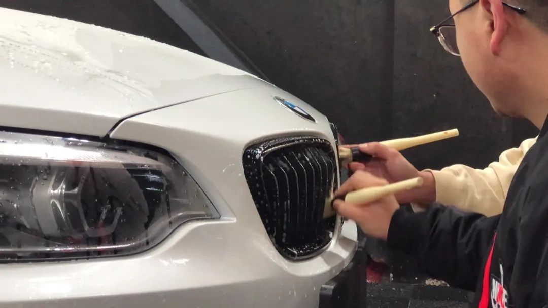 宝马g401多少钱(刚买了宝马要不要贴上万块的车衣) - 价格百科