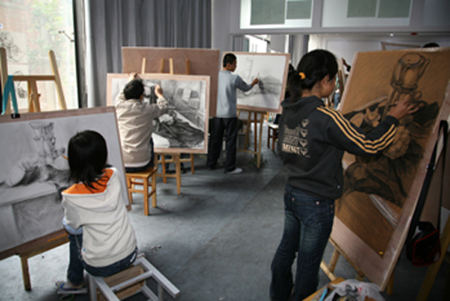 西安美院2021年录取1711人，包含第二学位70人，新生最大年龄28岁