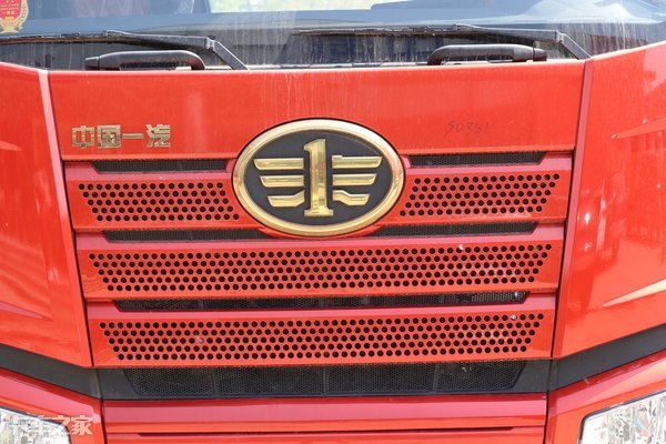 560马力国六排放，售价44万，实拍解放J6P领航版2.0牵引车