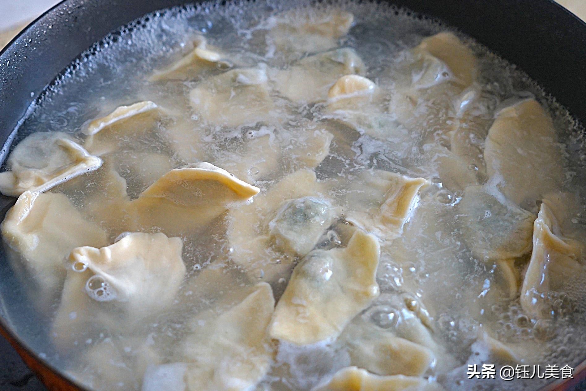 用荠菜包饺子发柴？注意做到这3点，鲜香美味又解馋，一锅不够吃