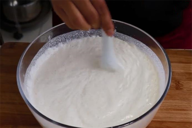 这才是大米发糕正确的做法，口感香甜软嫩，方法简单，一看就会