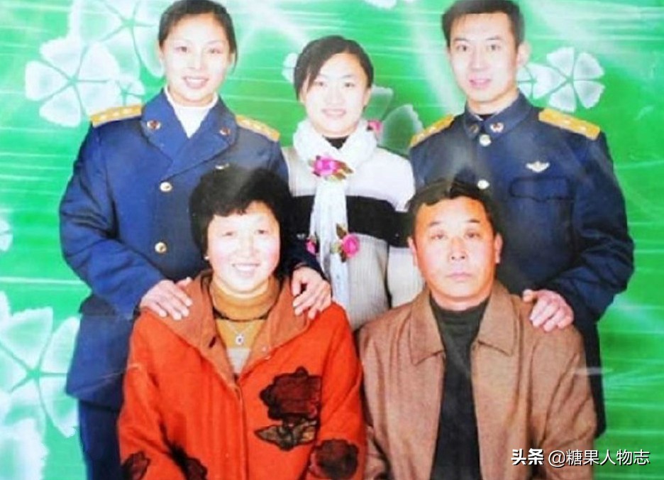 17岁上飞行学校33岁飞向太空，最美航天员，她的爱情才叫比翼双飞