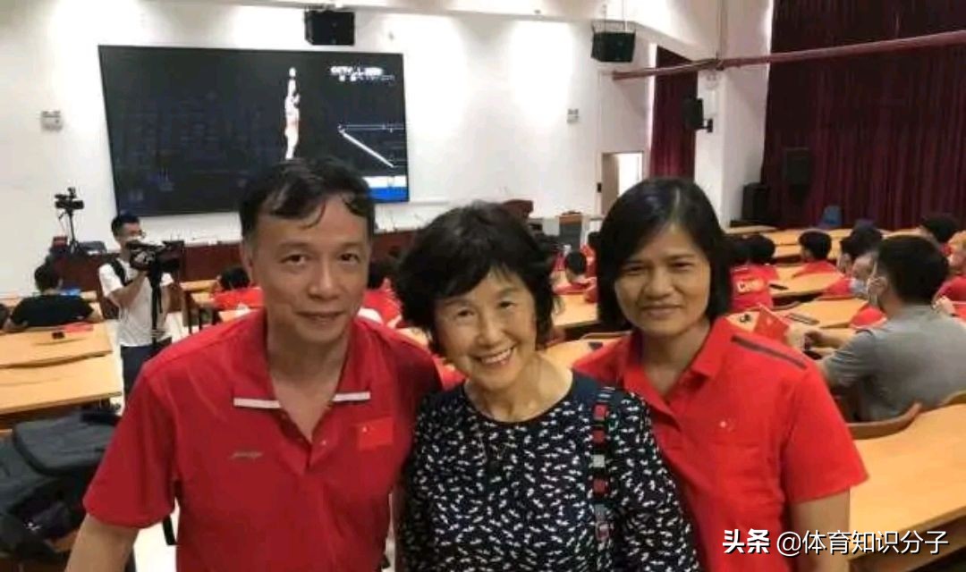 全红婵祖师母拿100多个跳水冠军！亲自到场为红姐祝贺：本事不小