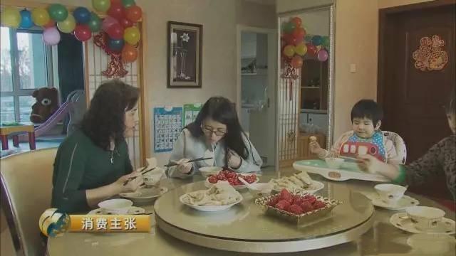 夫妻生三胎被罚32万，生活陷窘境！网友：生孩子还是要冷静