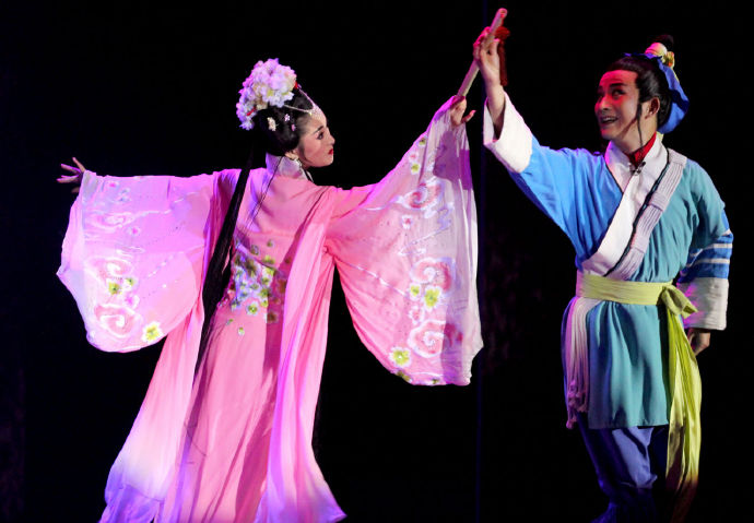 七夕之夜话爱情:黄梅戏《牛郎织女》完美诠释"只羡鸳鸯不羡仙"