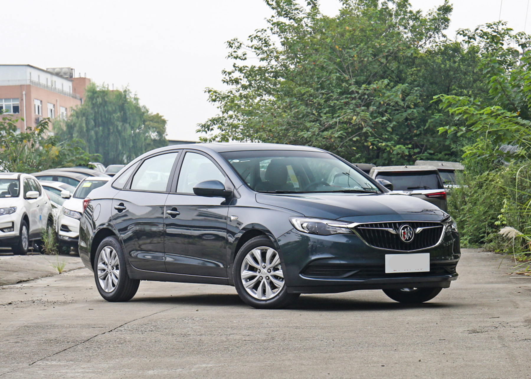 别克打响"价格战",英朗一口气跌4.3万,公开叫板日产轩逸