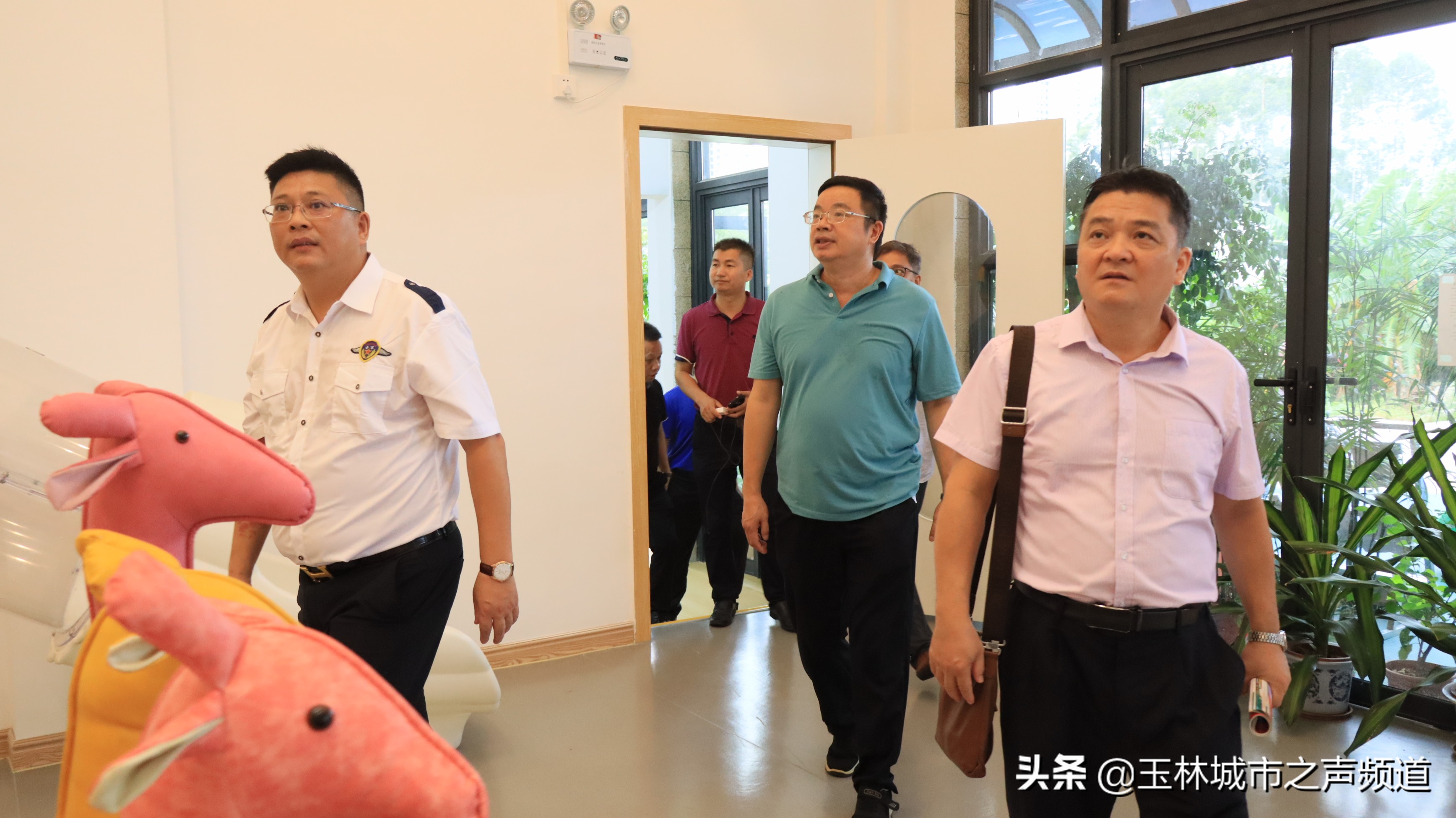 河池学院副校长覃拥灵一行走访校友企业玉林市红苹果教育集团