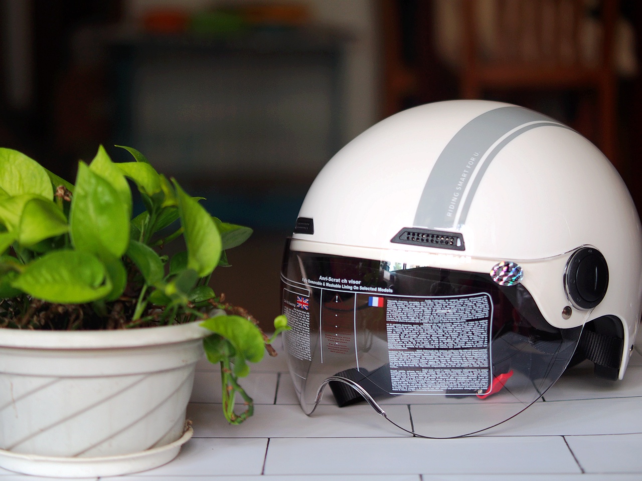 电单车出行一人一盔安全有保障Smart4u时尚头盔