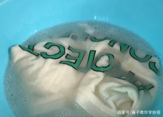 浅色衣服被深色衣服染上颜色怎么办？