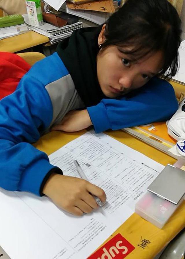 广西最牛高考状元，比学霸杨晨煜还厉害，考试打瞌睡却考上北大