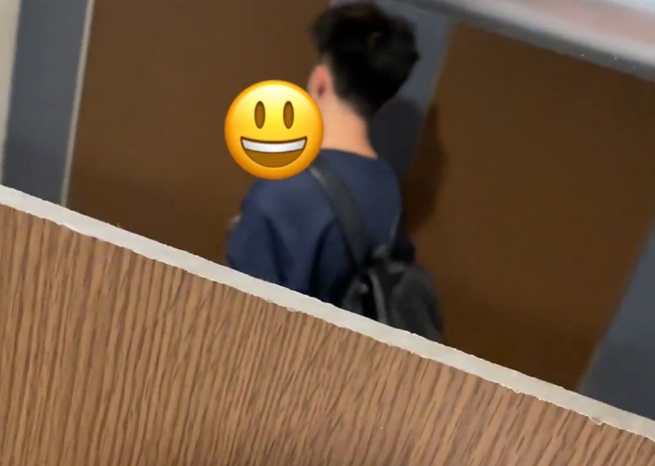 男子闯女厕所向女友道歉，网上泛起社死的呼声，舆论是否过于严苛