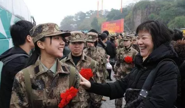 大学生参军入伍，义务兵两年后退伍能拿多少经济补助，学生需知晓