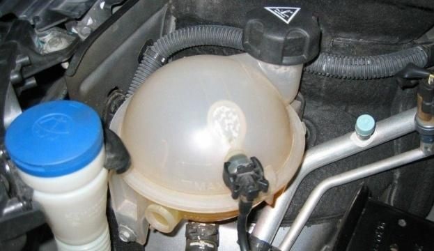 五颜六色的汽车防冻液，到底有什么区别？一般人都想不到