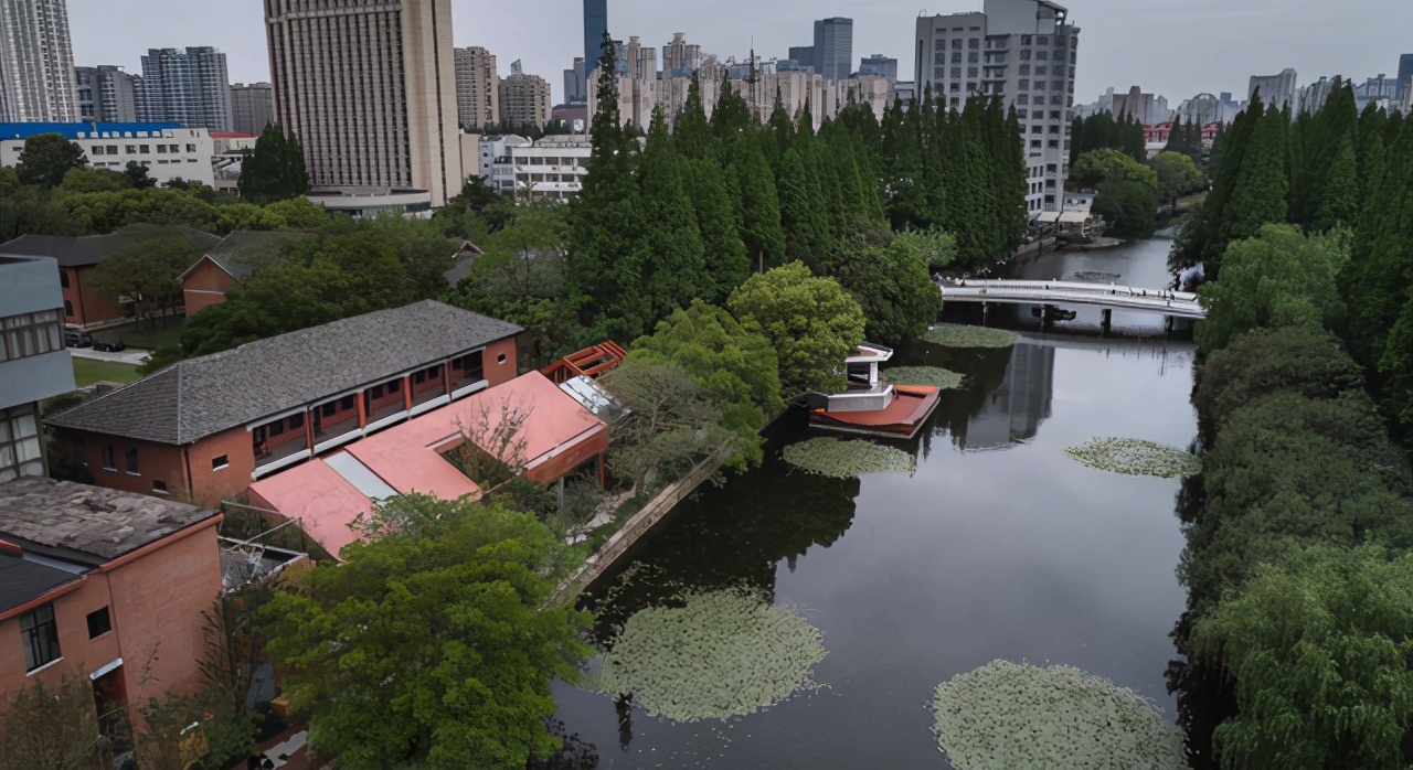 华东师范大学是985吗（华东师范大学）