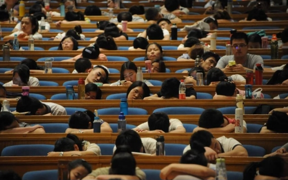 学霸“作息时间表”曝光，网友感慨：终于知道为什么考不上清华了